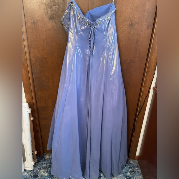 Prom dress - Picture 3 of 4